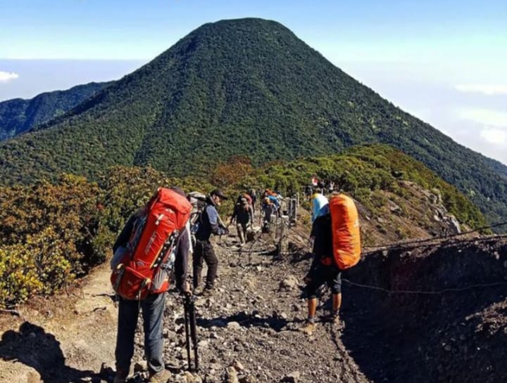 Pendakian ke Gunung Gede Pangrango mulai dibuka lagi hari ini, Senin (17/7/2023).